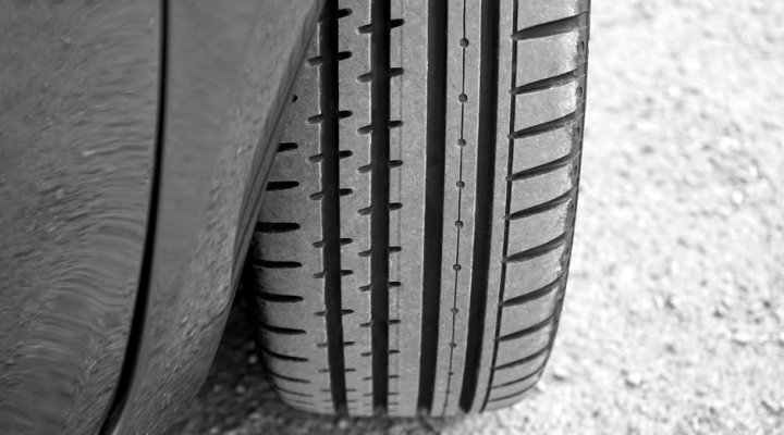 Contrôle continu des pneus, les conseils d'entretien automobile de FORD à Chaumont
