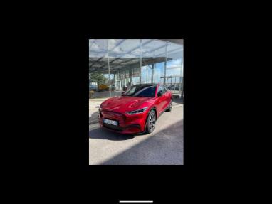 Voir le détail de l'offre de cette FORD Mustang Mach-E Extended Range 99kWh 294ch 7cv de 2022 en vente à partir de 55 900 € 
