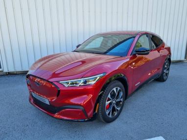 Voir le détail de l'offre de cette FORD Mustang Mach-E Extended Range 99kWh 351ch AWD 9cv de 2022 en vente à partir de 64 990 € 