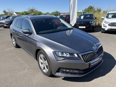 Voir le détail de l'offre de cette SKODA Superb Combi 2.0 TDI 150ch SCR Business DSG7 de 2022 en vente à partir de 355.63 €  / mois