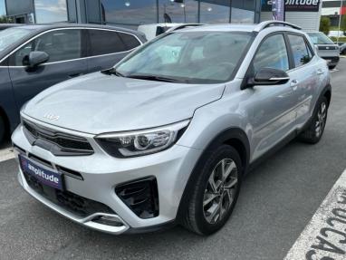 Voir le détail de l'offre de cette KIA Stonic 1.0 T-GDi 120ch MHEV GT Line de 2023 en vente à partir de 21 499 €