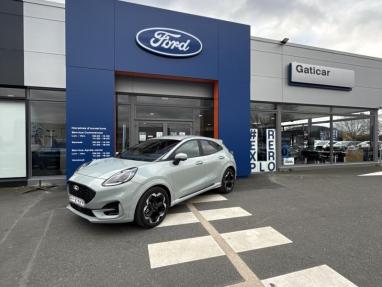 Voir le détail de l'offre de cette FORD Puma 1.0 EcoBoost Hybrid 155 ch Powershift ( (mHEV essence) DCT7 5p ST-LINE X de 2025 en vente à partir de 32 750 € 